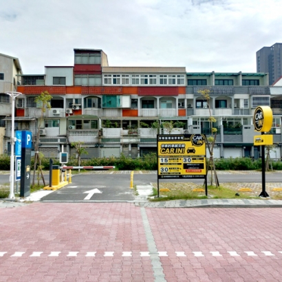 高雄苓雅監理站平面停車場