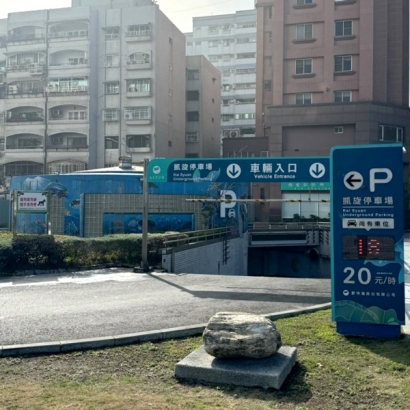 高雄凱旋醫院地下停車場