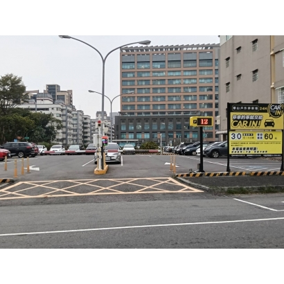 高雄華山平面停車場