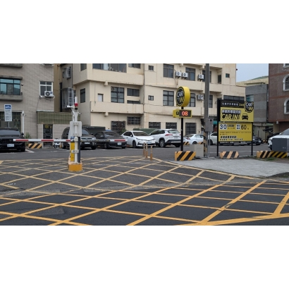 高雄松崗平面停車場