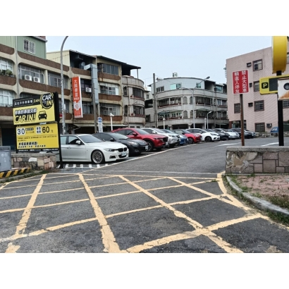 高雄店北平面停車場