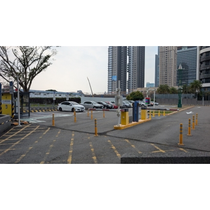 高雄獅甲平面停車場